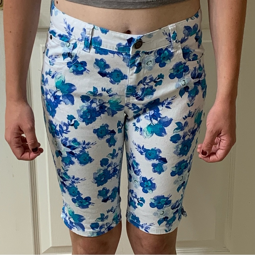 🌷3 for$25🌷1989 Place, US 14 (Kid’s) White, Blue & Turquoise Floral Shorts